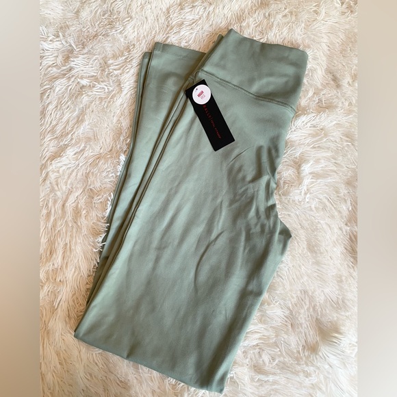 Bally Total Fitness Women’s High Rise Bootcut Leggings XL - Picture 1 of 10